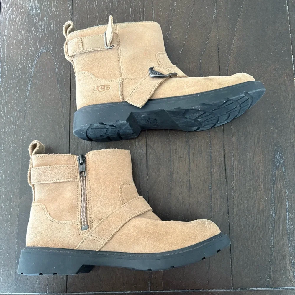 Ugg Ashton Short Weather Boot‎ Boots Tan Suede Buckle Beige Size 3 Kids Unisex